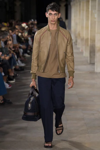 Look 27